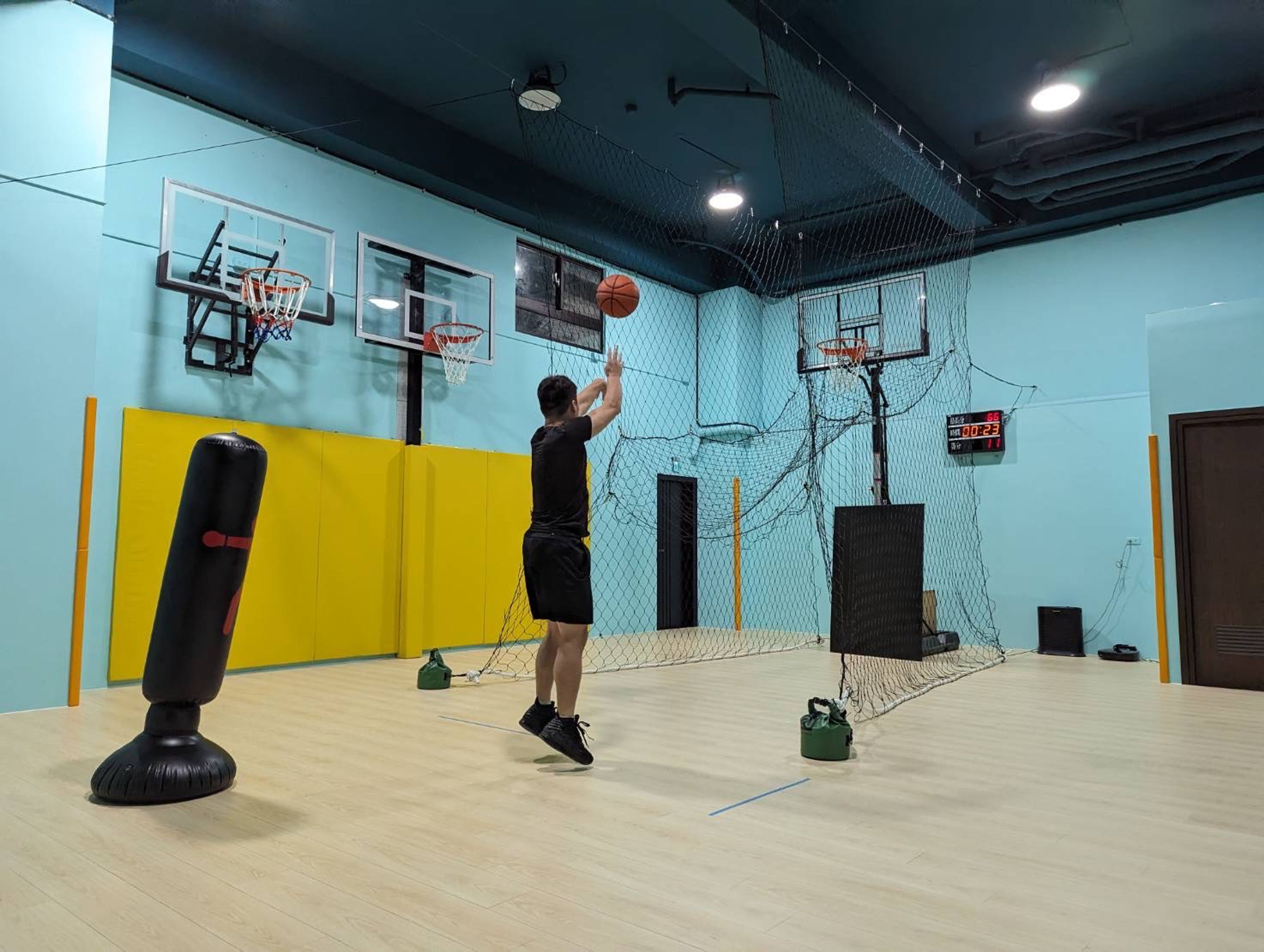 桃園][投籃練習場]一萬小時定律-開幕特價ing | 籃球組隊約戰聯誼廳｜HOT籃球熱