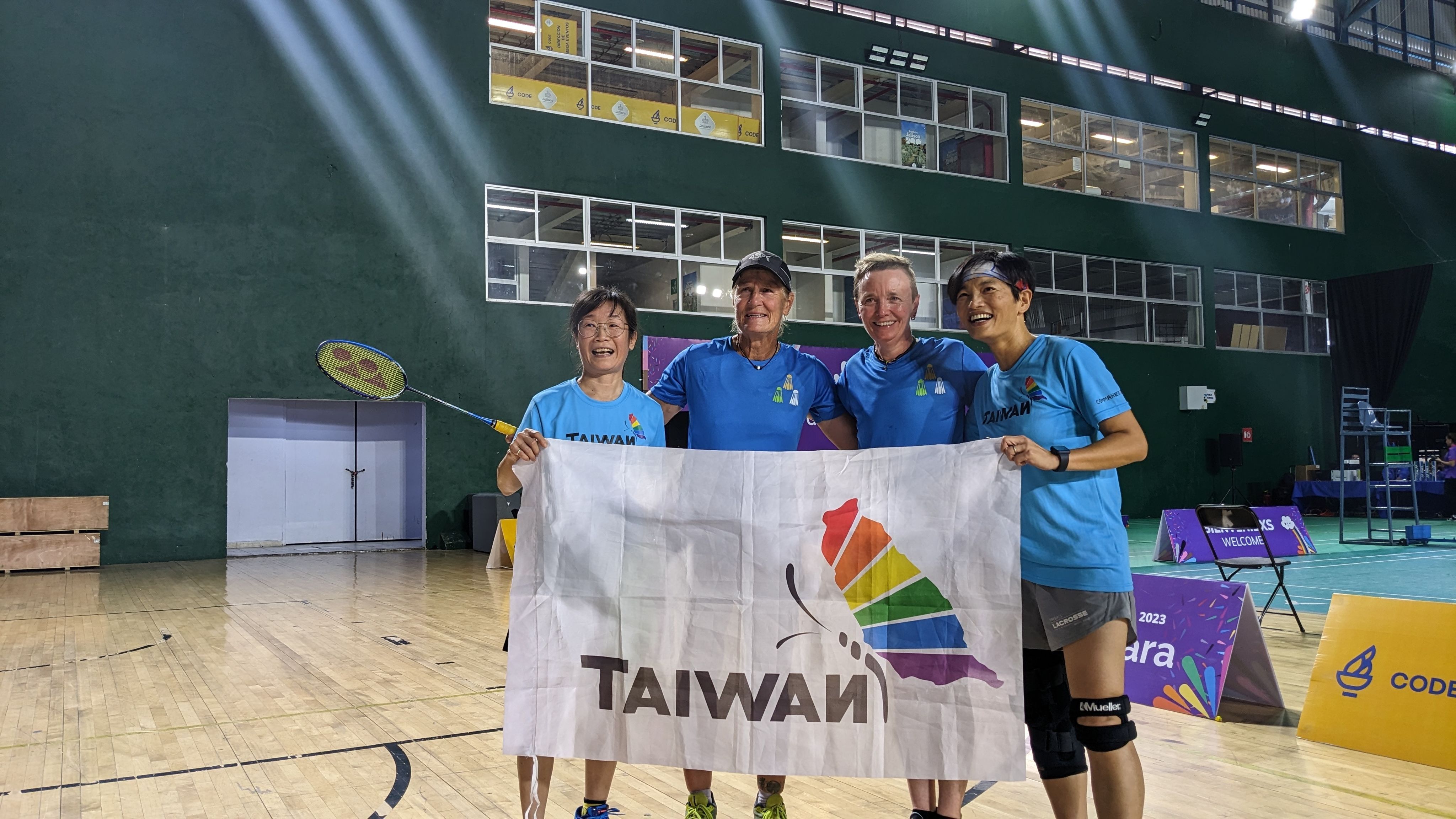 <p>90*120cm 白底蝴蝶會旗</p>