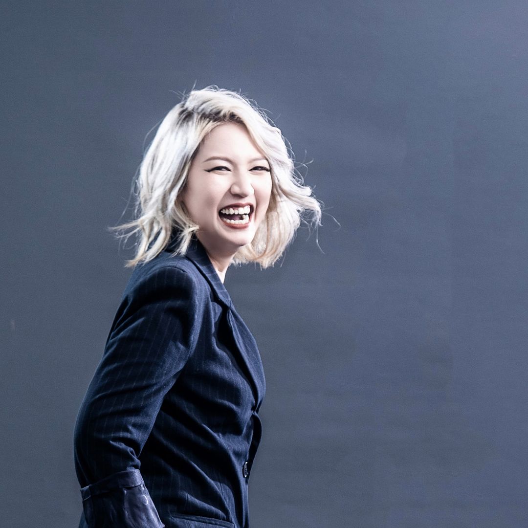 <p><strong style="color: rgb(66, 82, 93); background-color: transparent;"><em>秝芙演藝經紀創辦人暨執行長。</em></strong></p><p><span style="color: rgb(66, 82, 93); background-color: transparent;">從國中時期興趣開始接觸地方報社參與編輯作業，大學後開始正式進入職場工作。接觸眾多產業也有實質的專業證明，從視光專業的眼鏡鐘錶相關產業、餐飲服務業策劃品牌的行銷走向、傳統的織品製造業品牌策劃、媒體業記者和業務開發，與行銷公司合作數場人本行銷講座。</span></p><p><br></p><p><span style="color: rgb(24, 42, 55); background-color: rgb(247, 247, 247);">《學經歷》</span></p><p>秝芙演藝經紀執行長</p><p>中華威士忌女力協會秘書長</p><p>永續規畫師</p><p>Podcast【威醺診療室】常駐主持</p><p>Podcast【V can do it!】主持人</p><p><br></p><ul><li class="ql-align-center"><strong>線上講座時間</strong>：2024年6月25日(二)，時間 19:30-21:00</li><li class="ql-align-center"><strong>辛姐粉絲早鳥價</strong>：NT$ 300/人（原價NT$ 499/人）</li><li class="ql-align-center">凡購票即贈送【線上講座回放】，不用擔心錯過任何精彩片段！</li></ul>