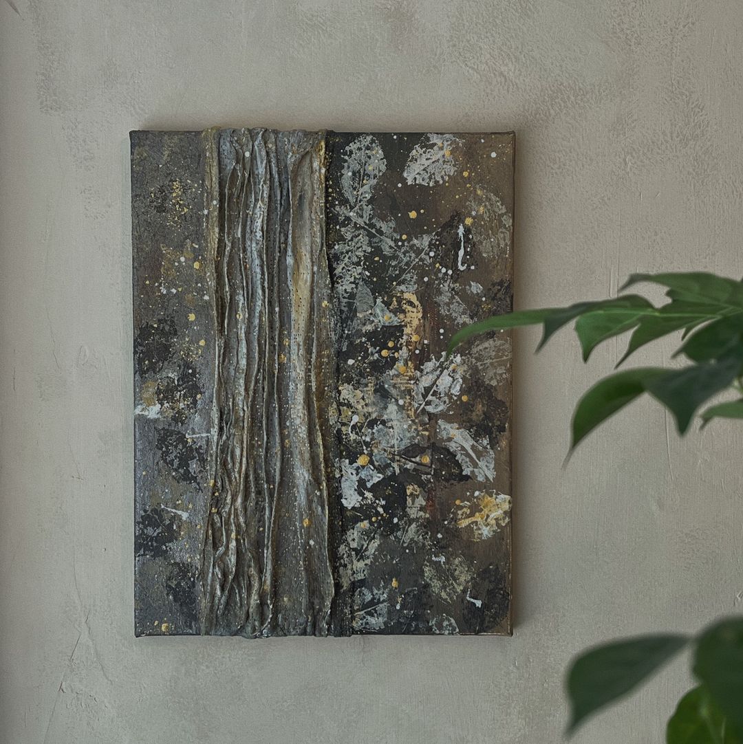 <p>來自大地的贈與隨著時間凋零後</p><p>我們能做的大概就是留下它存在的記憶</p><p>在拓印中 加入點珍惜 感謝&nbsp;</p><p>勢必能讓自然的原生力量更具意義</p><p><br></p><p><strong>體驗特點</strong></p><p>試圖翻轉留下植物於自然之中的脈絡性，透過拓印技法，展現植物的原生之美</p><p><br></p><p><strong>媒材⼯具</strong></p><p>每一種植物原有的質地與痕跡</p>