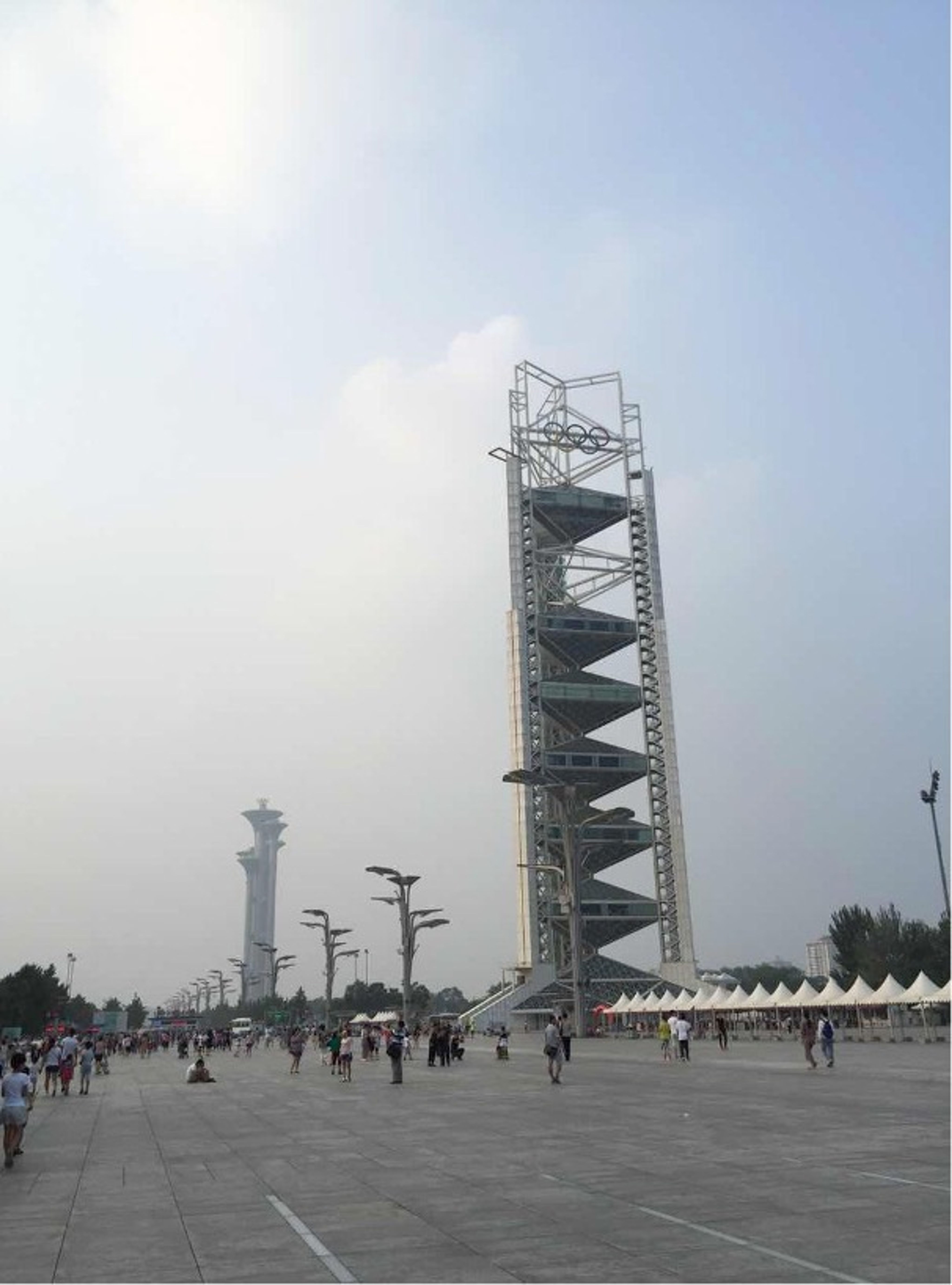 <p><span style="background-color: transparent;">圖4 奧林匹克公園現已成為北京著名觀光景點，遊人如織（張育綺攝）</span></p>