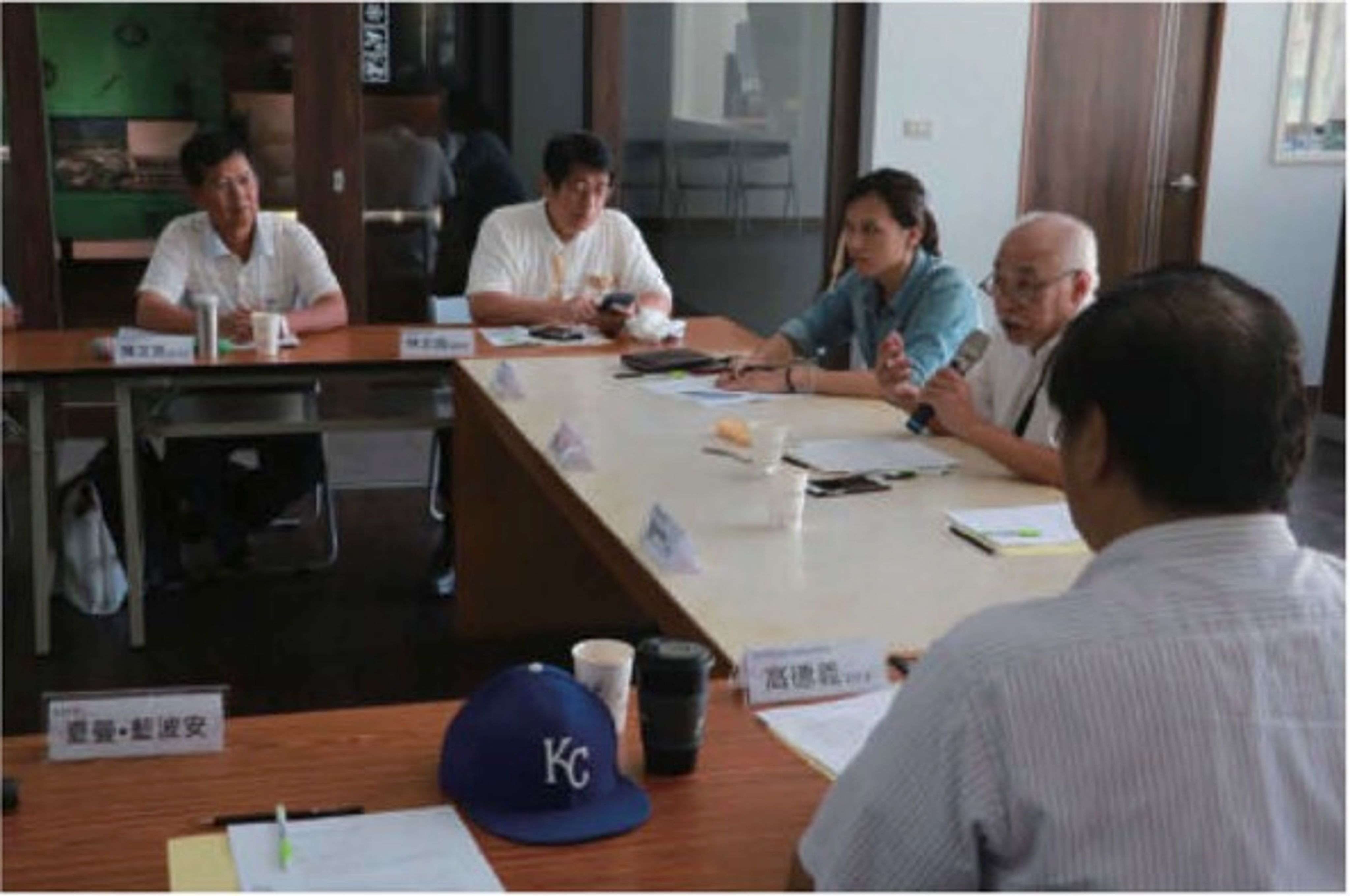 <p class="ql-align-center">圖四：「原住民族主流化方案」計劃會議</p>