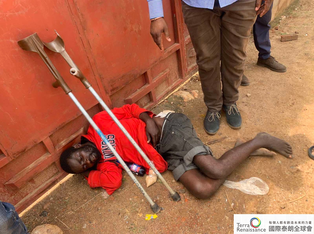 <p><strong>圖四、遭到M23攻擊而重傷的民眾,亦在泰朗全球會的幫助下抵達相對安全的軍醫院</strong></p>