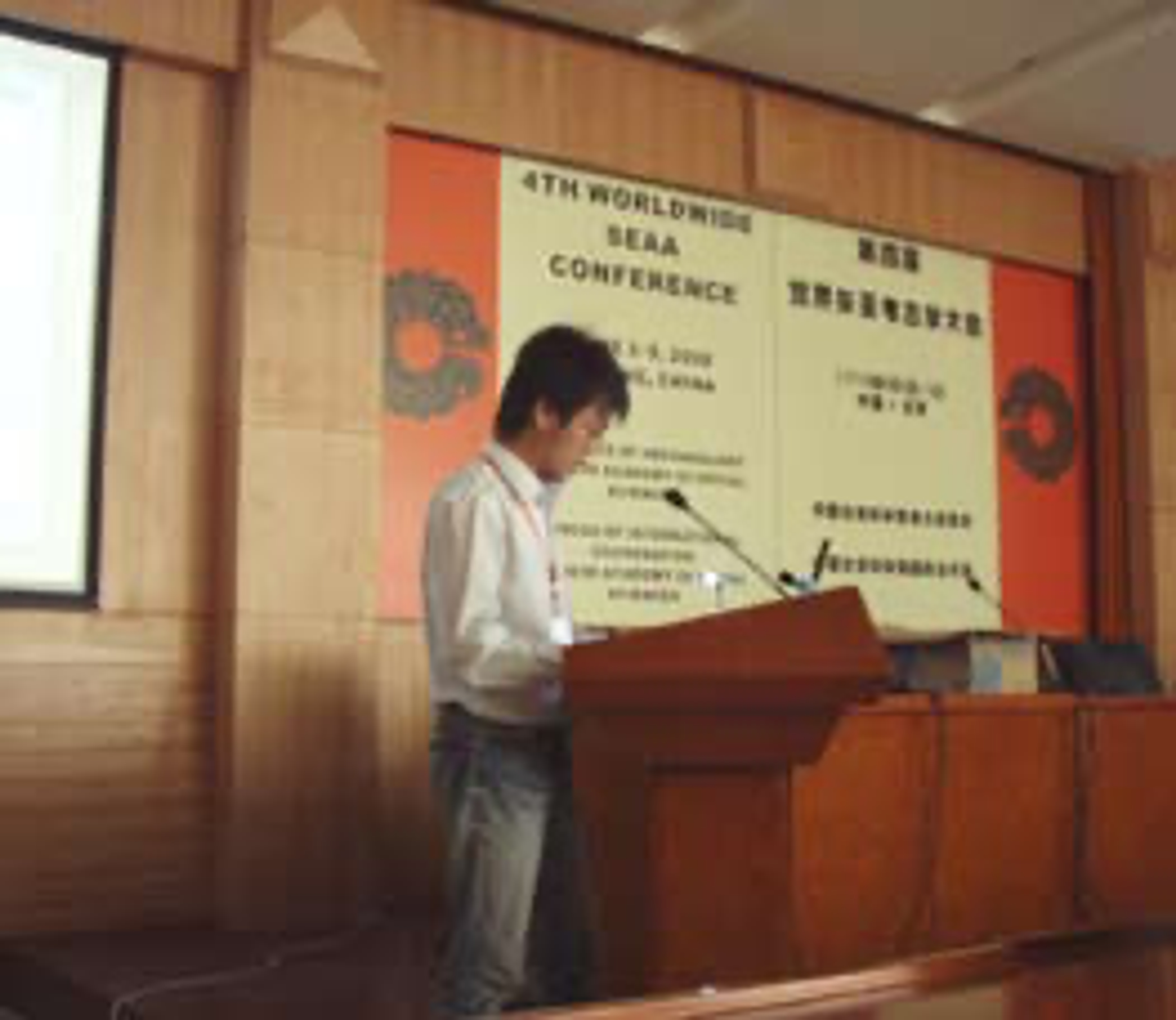 <p class="ql-align-center">圖4. 劉俊昱發表清代劉銘傳機器局的發掘工作。（由尹意智提供。）</p>