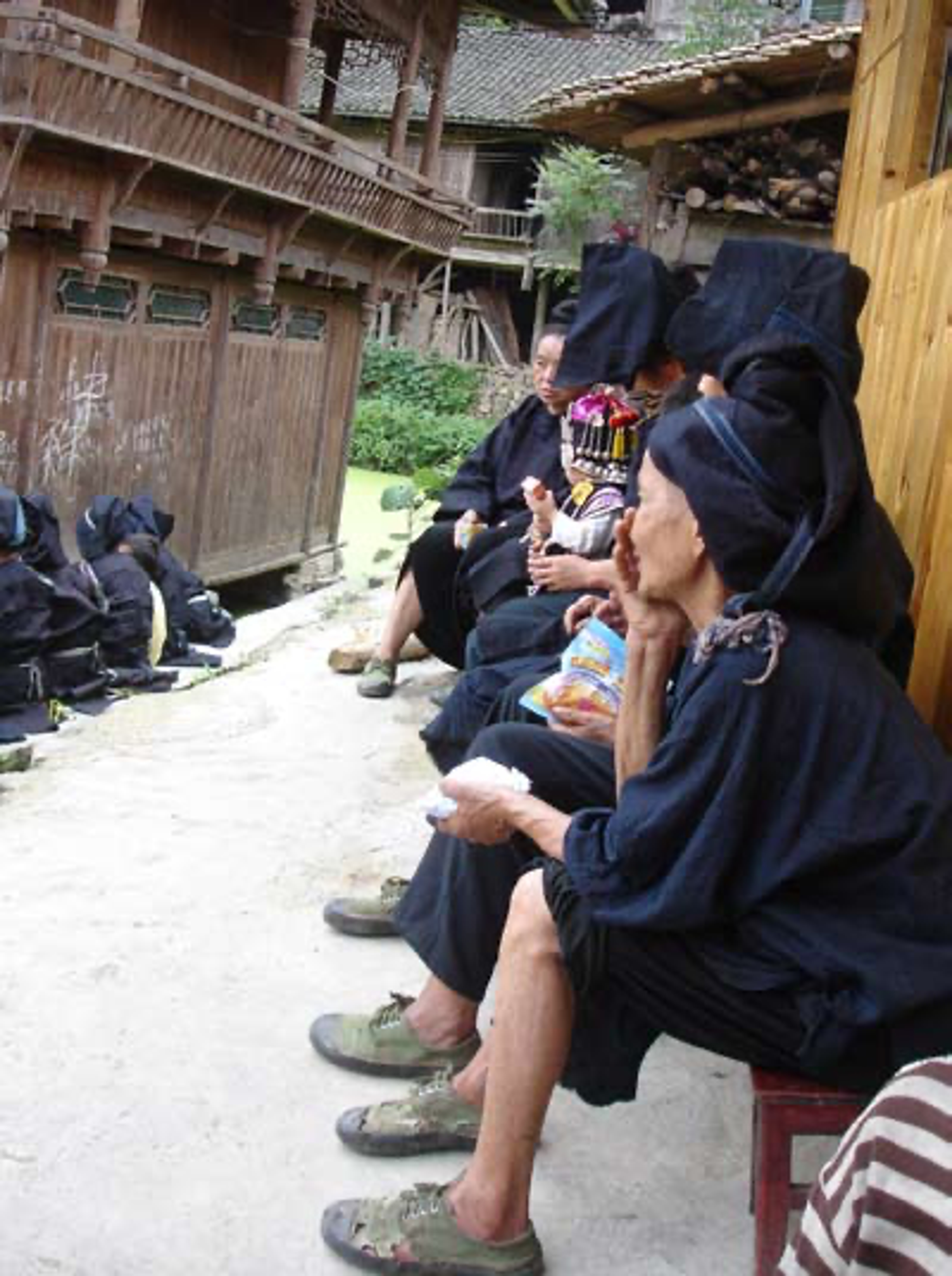 <p class="ql-align-center">即使坐成群的理由有所不同,能聚一起就能解煩。(簡美玲攝)</p>