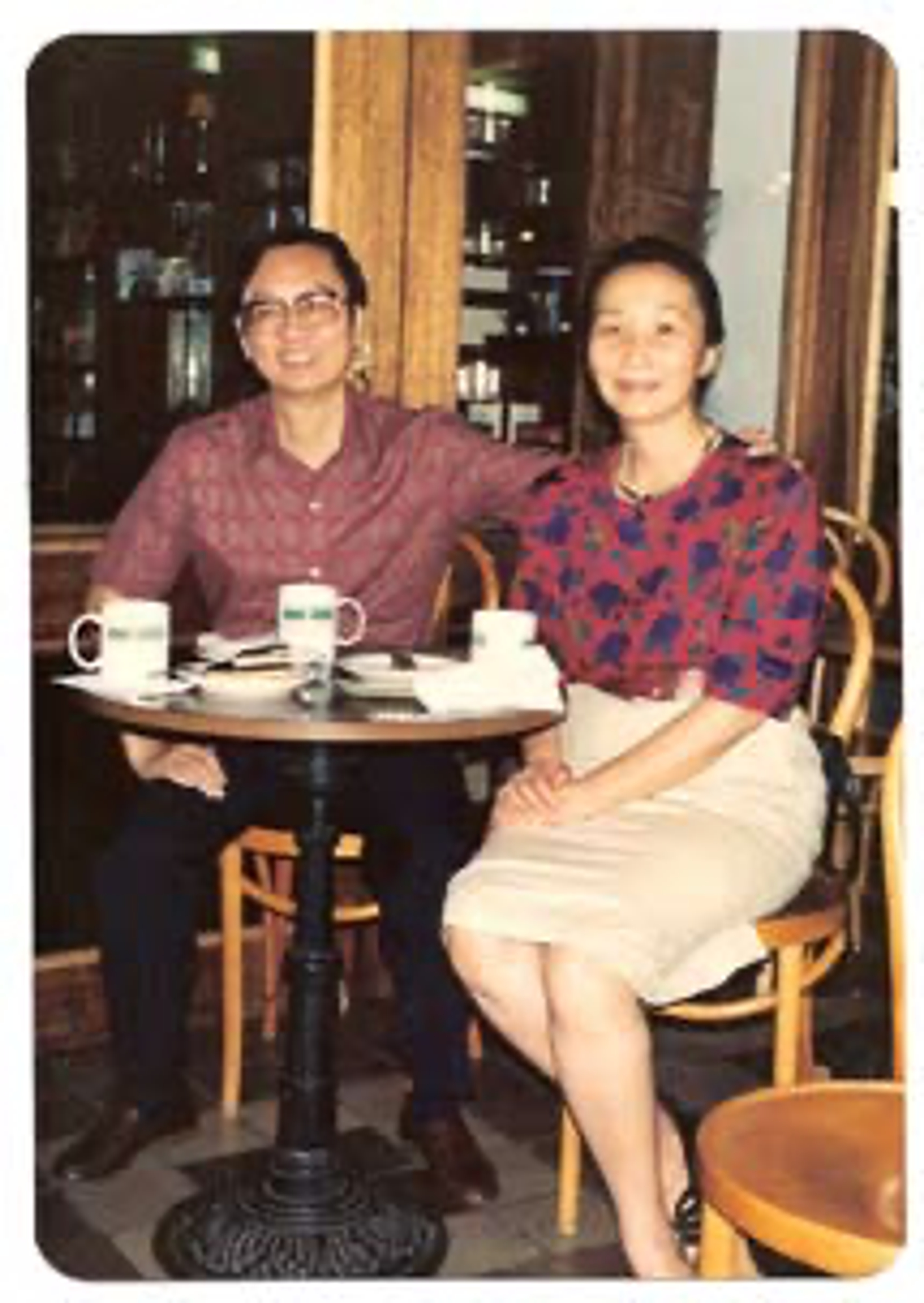 <p class="ql-align-center">吳燕和與王維蘭在加州參加品酒會,攝於2005年末。(吳燕和提供)</p>