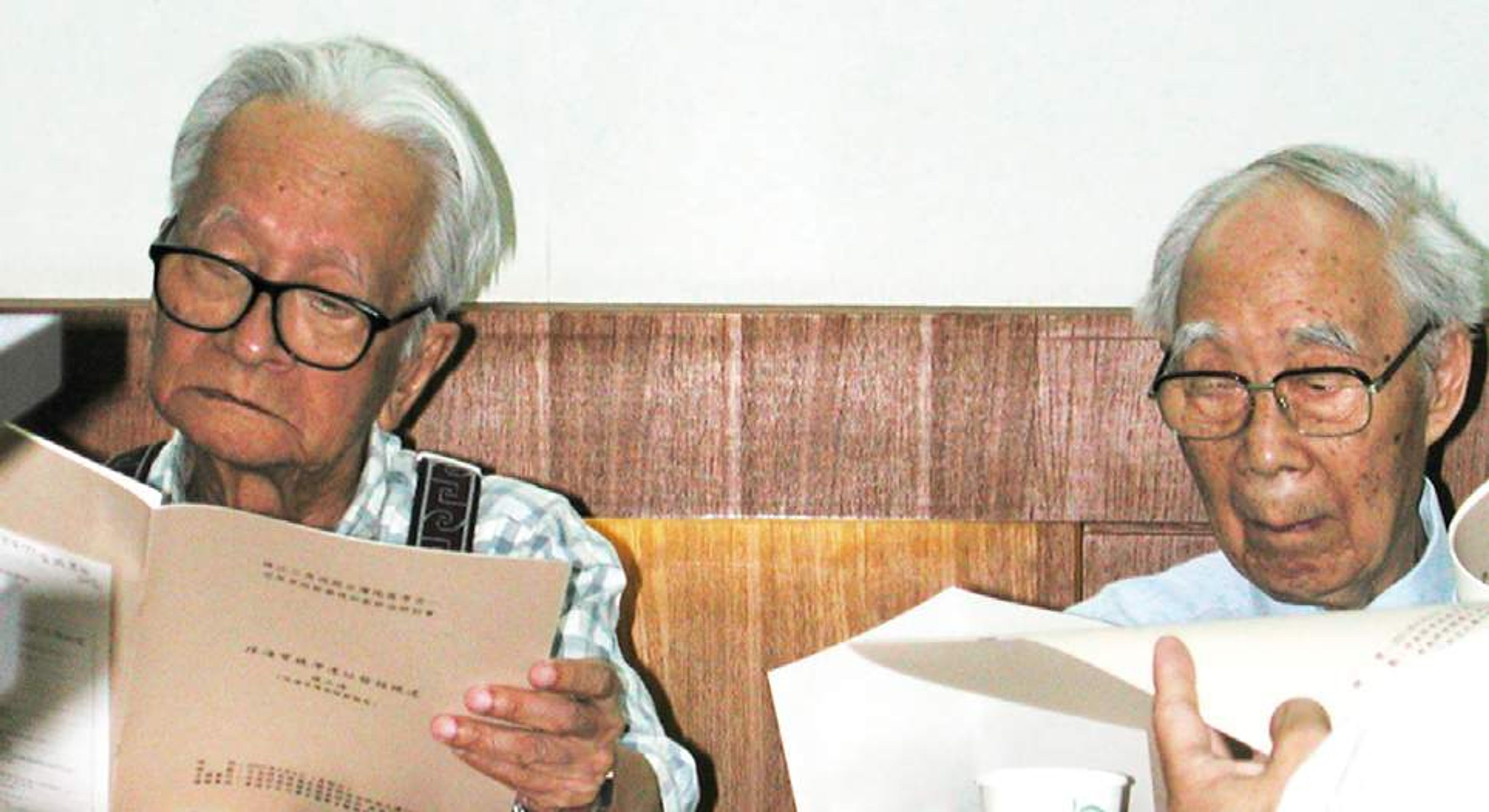 <p>宋文薰及石璋如兩位先生出席「珠江三角洲與台灣地區考古研討會」</p>
