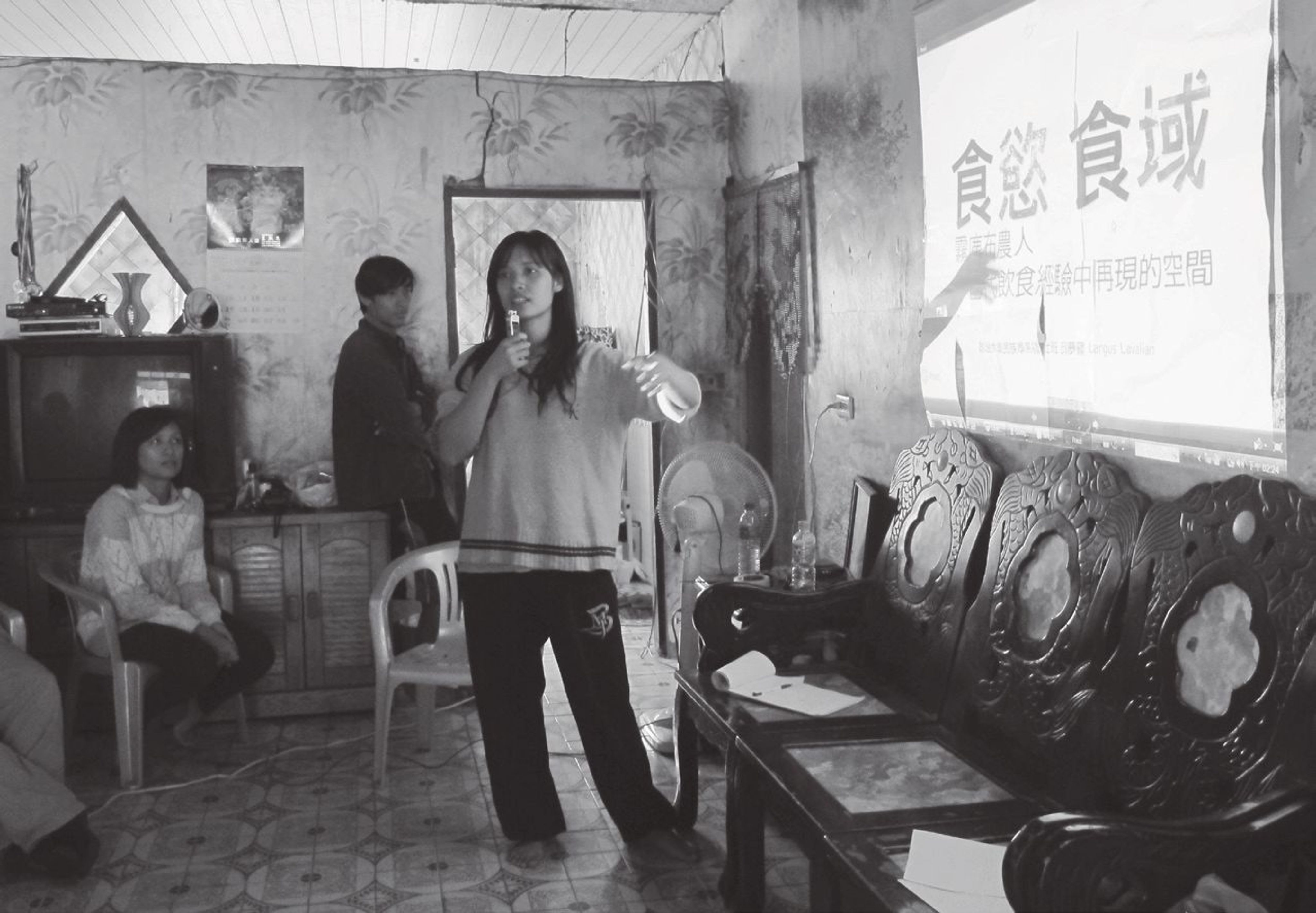 <p><span style="background-color: transparent;">(圖一):首次在部落舉行研究論文主題說明(劉