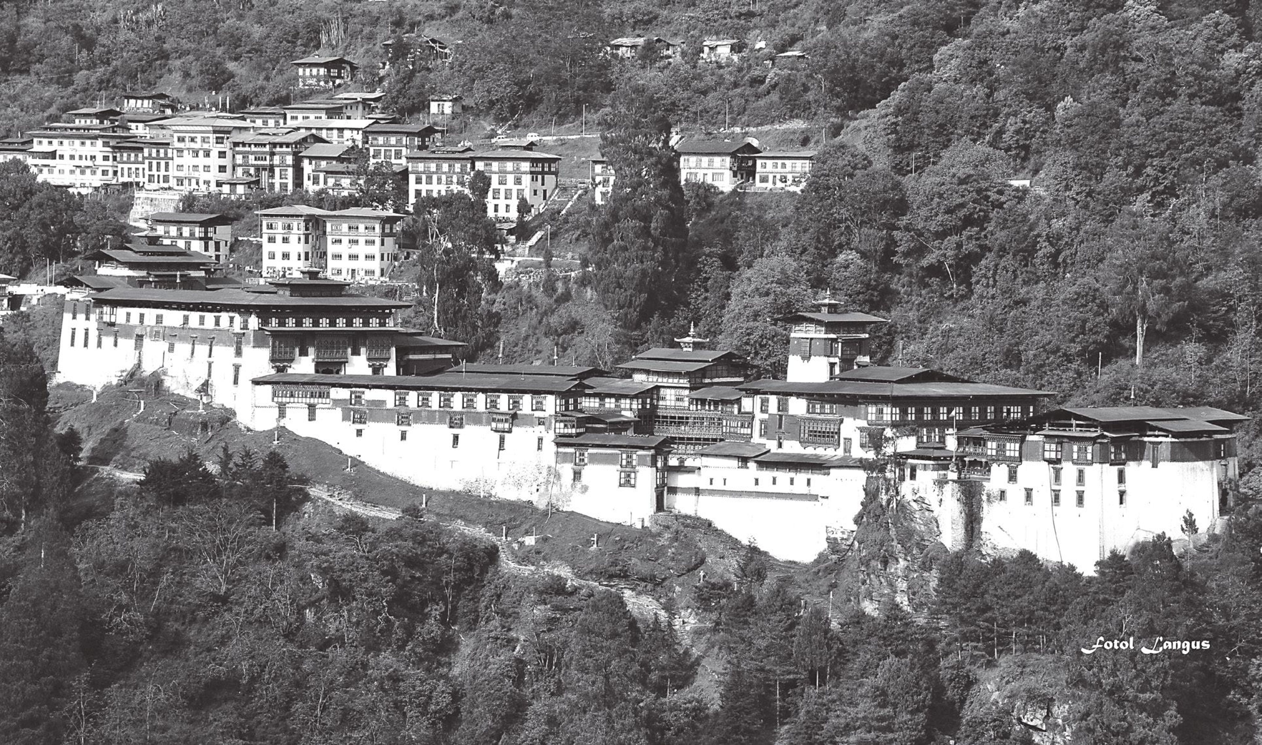 <p><span style="background-color: transparent;">圖Trongsa Dzong</span></p>