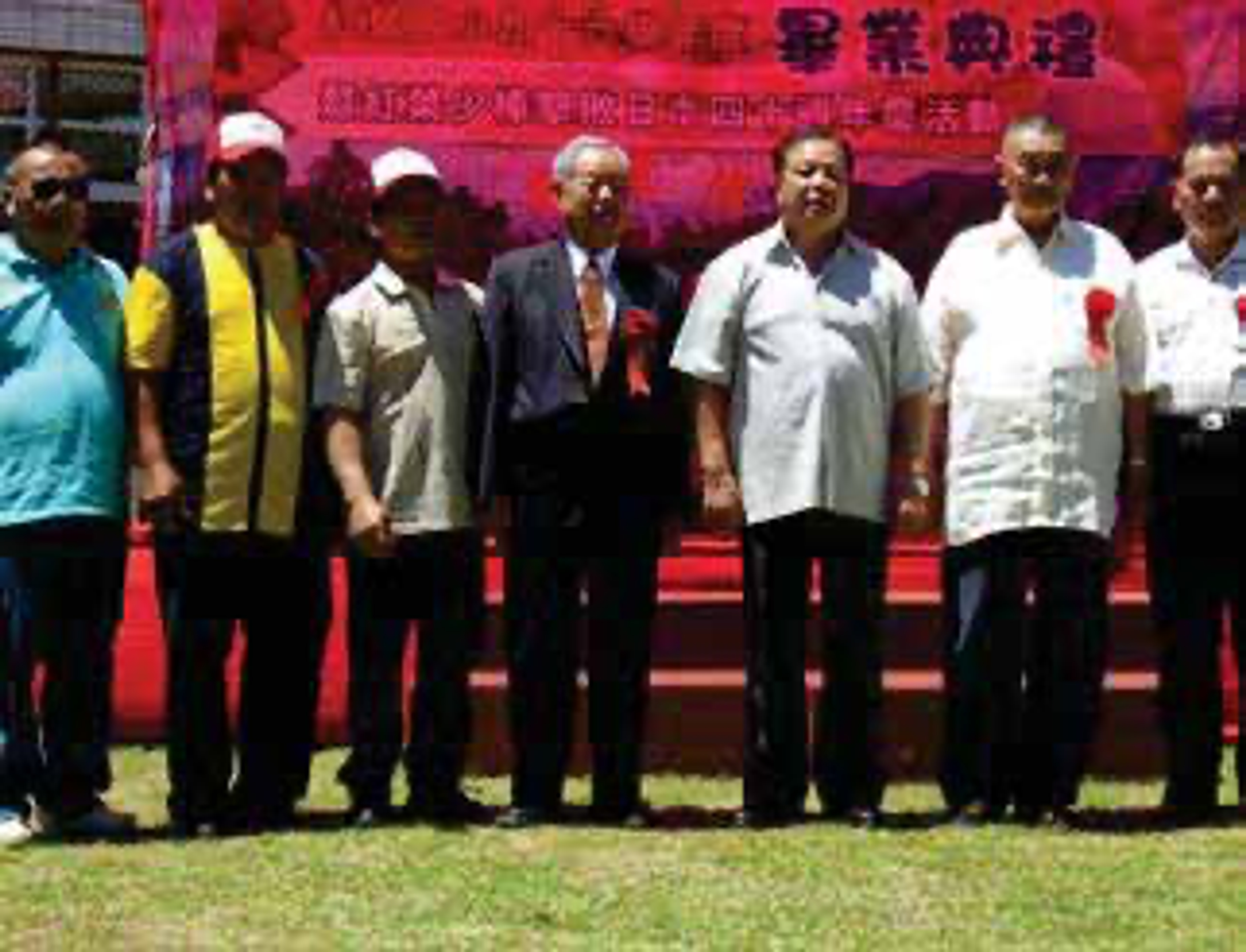 <p class="ql-align-center">2008.6.21.紅葉少棒OB球員合照,左起邱春光、胡明澄、江紅輝、林珠鵬、鄭烈、曾鎮東、江元興(作者拍攝)</p>