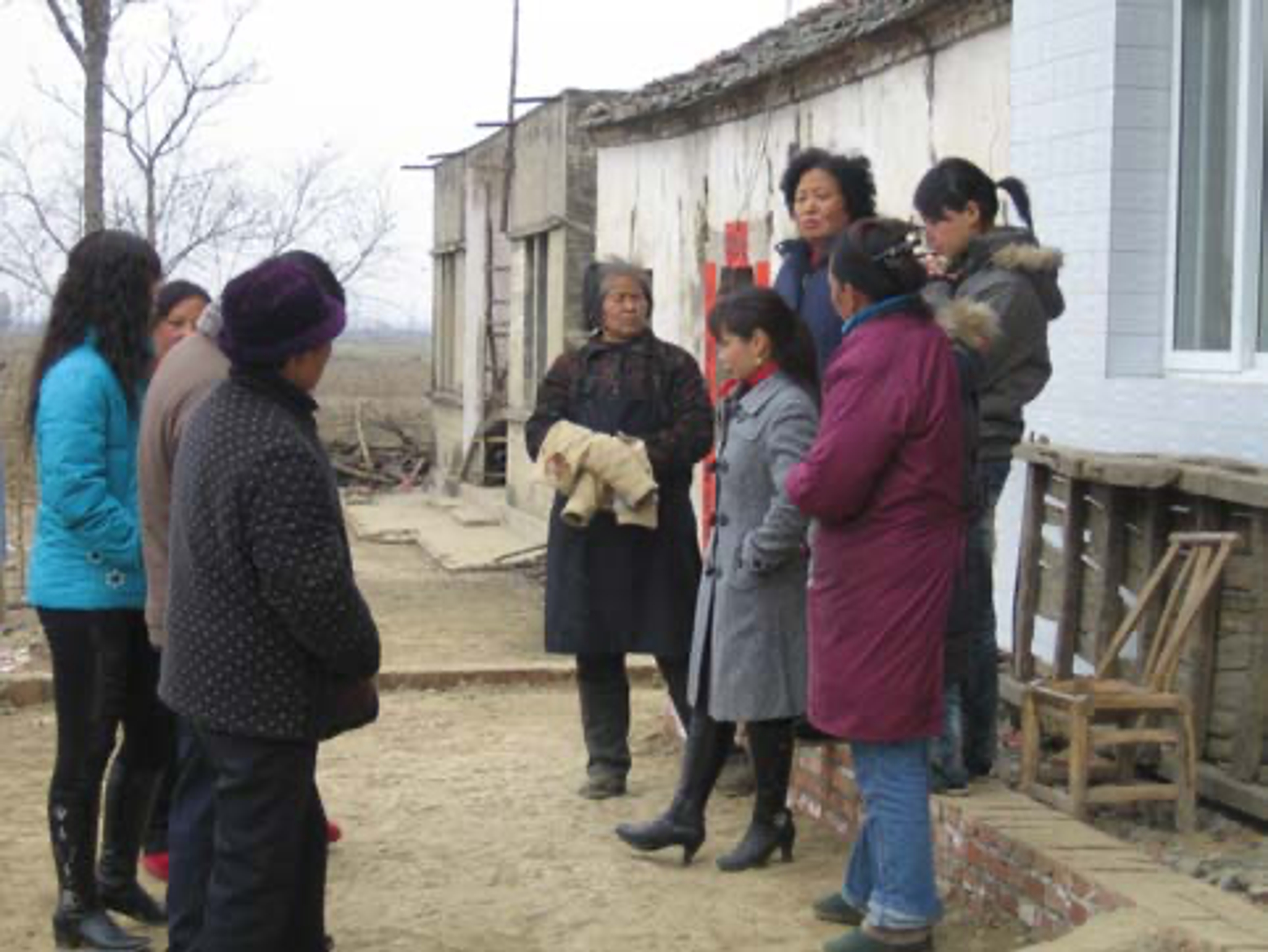 <p class="ql-align-center">訪鄉的農民工與親友／方怡潔 攝</p>