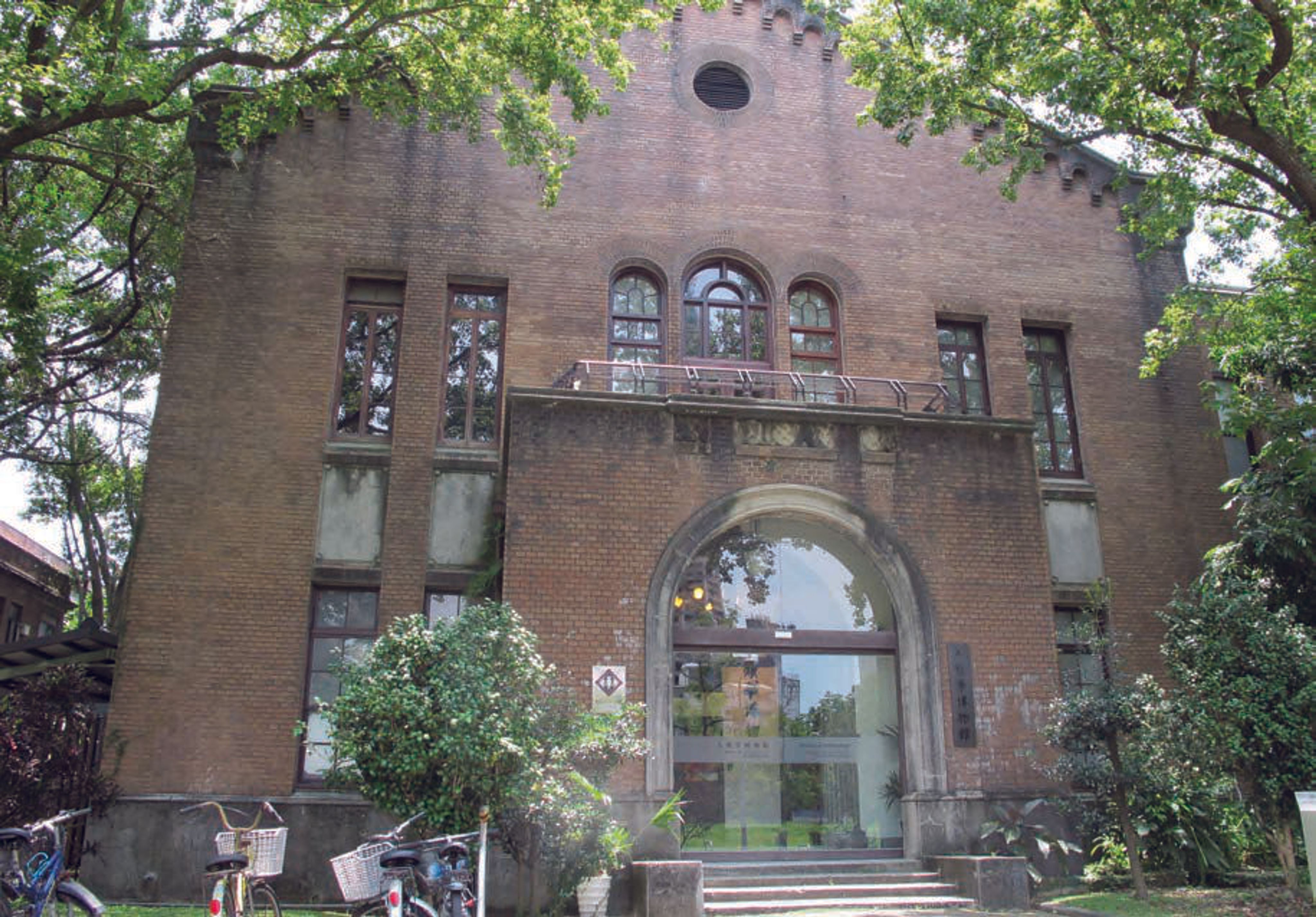 <p><span style="background-color: transparent;">臺大人類學系人類學博物館的身影</span></p>
