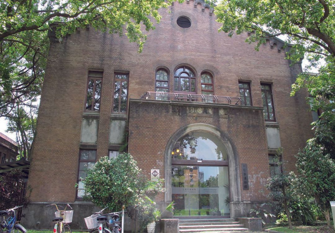 <p><span style="background-color: transparent;">臺大人類學系人類學博物館的身影</span></p>