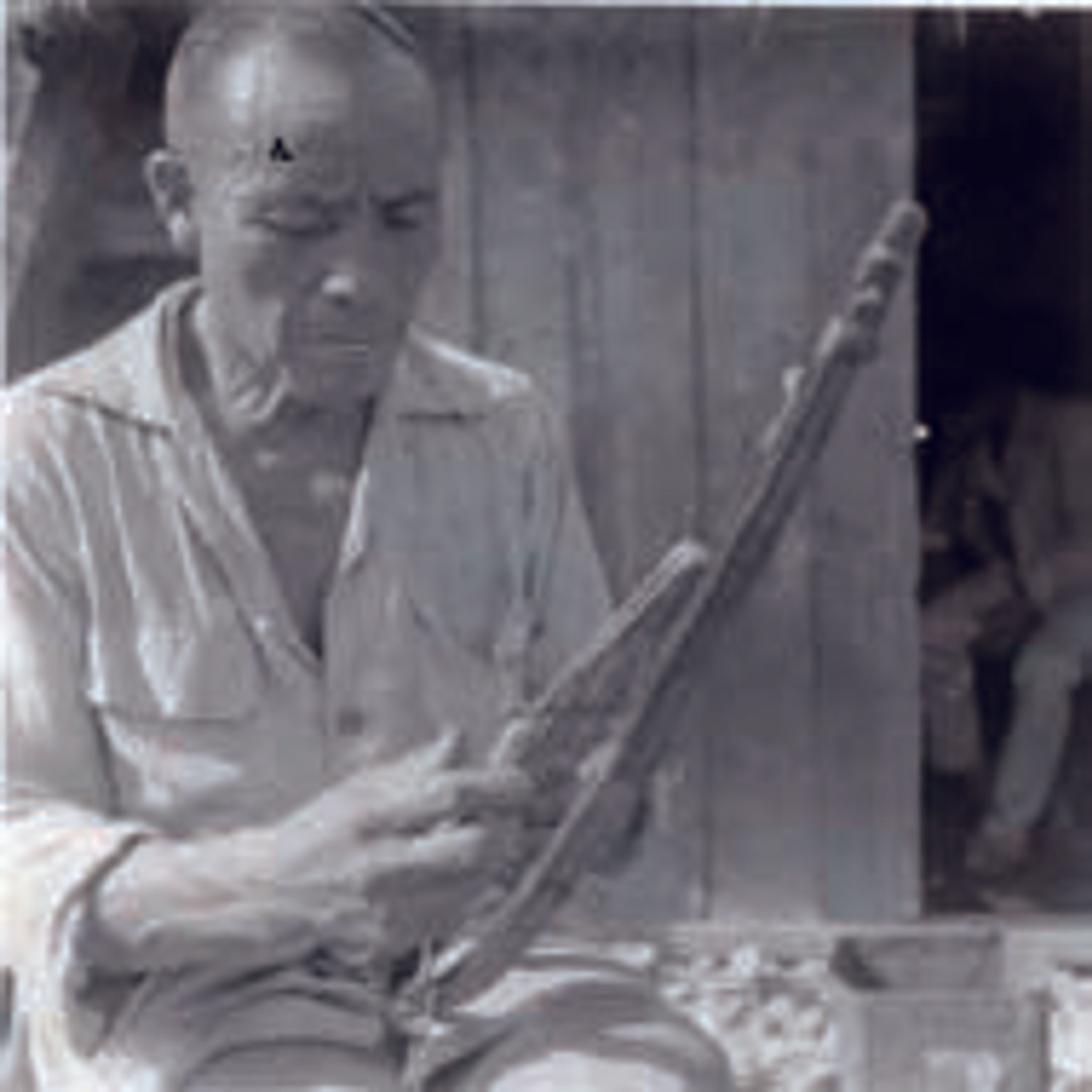<p><span style="background-color: transparent;">織帶的泰雅族男子。攝於宜蘭縣南澳鄉,1961年3月。</span></p>
