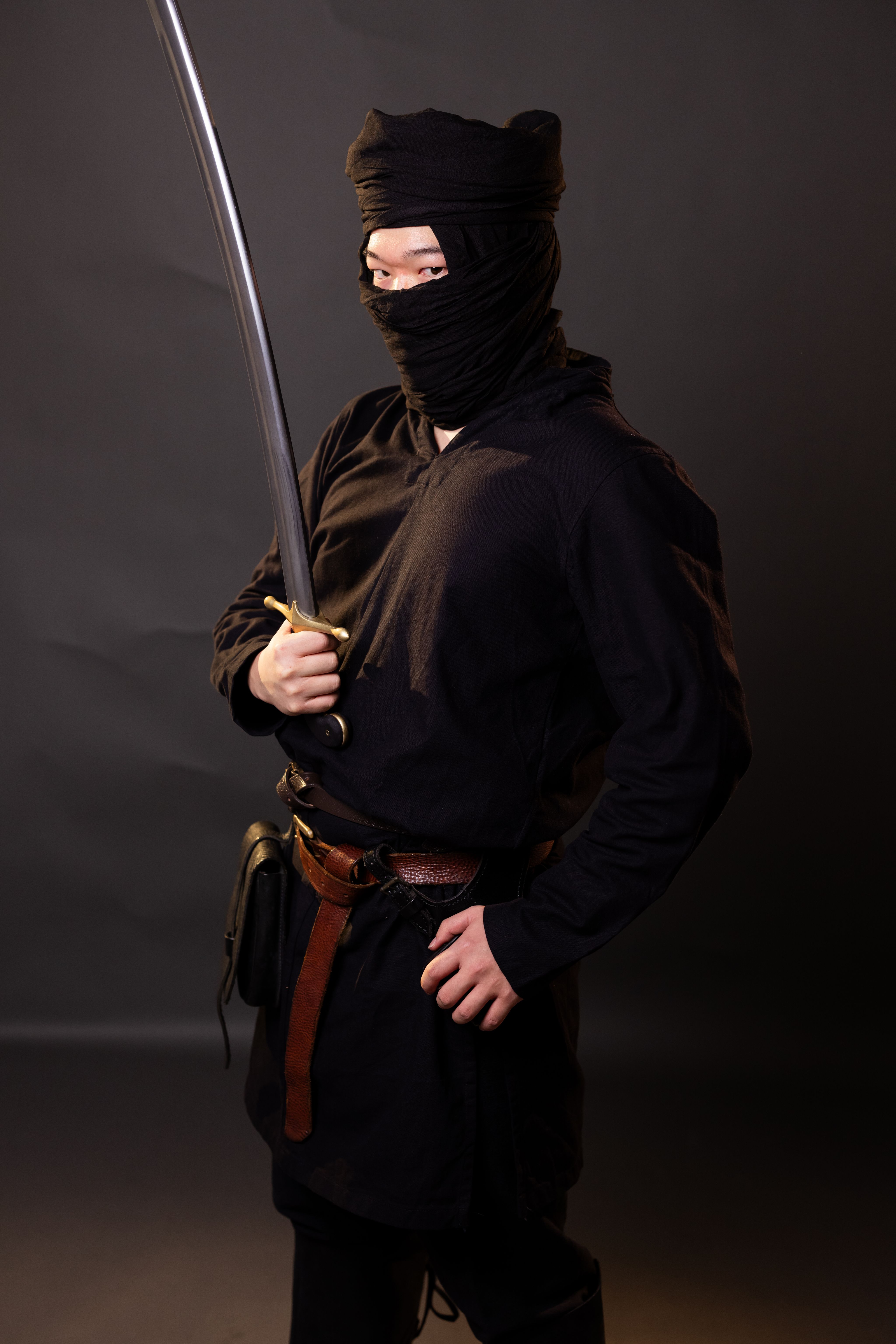 <p>安塔瑞啊，我知道他是個學者，上次看見他，在拜龍教那邊東摸西摸的。</p><p>我想他應該是在尋找什麼秘密吧，要我說，他跟歐夫尼爾八成是一掛的，這種人都是為了秘密不擇手段。</p><p>他僅僅是無害的觀察者，又或者......是在等待時機的危險份子呢？</p>