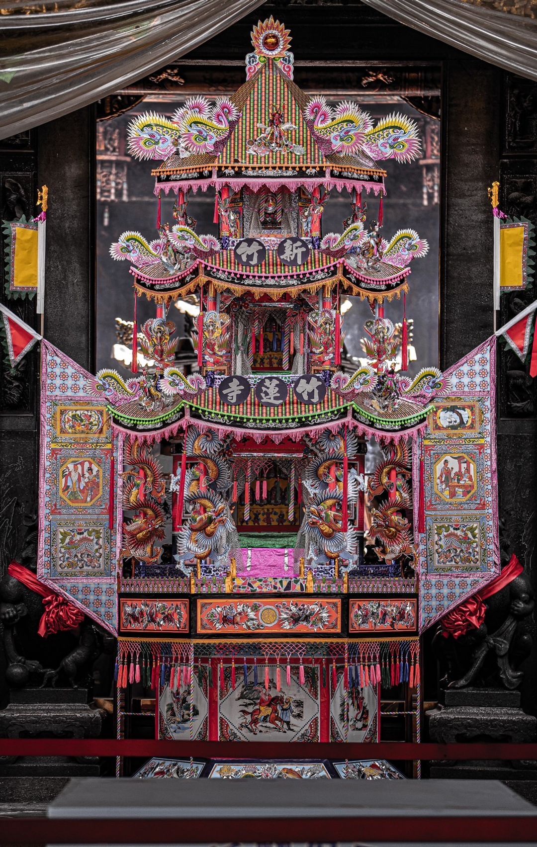 <p>新興紙糊文化為竹蓮寺客製十尺七娘媽亭</p>