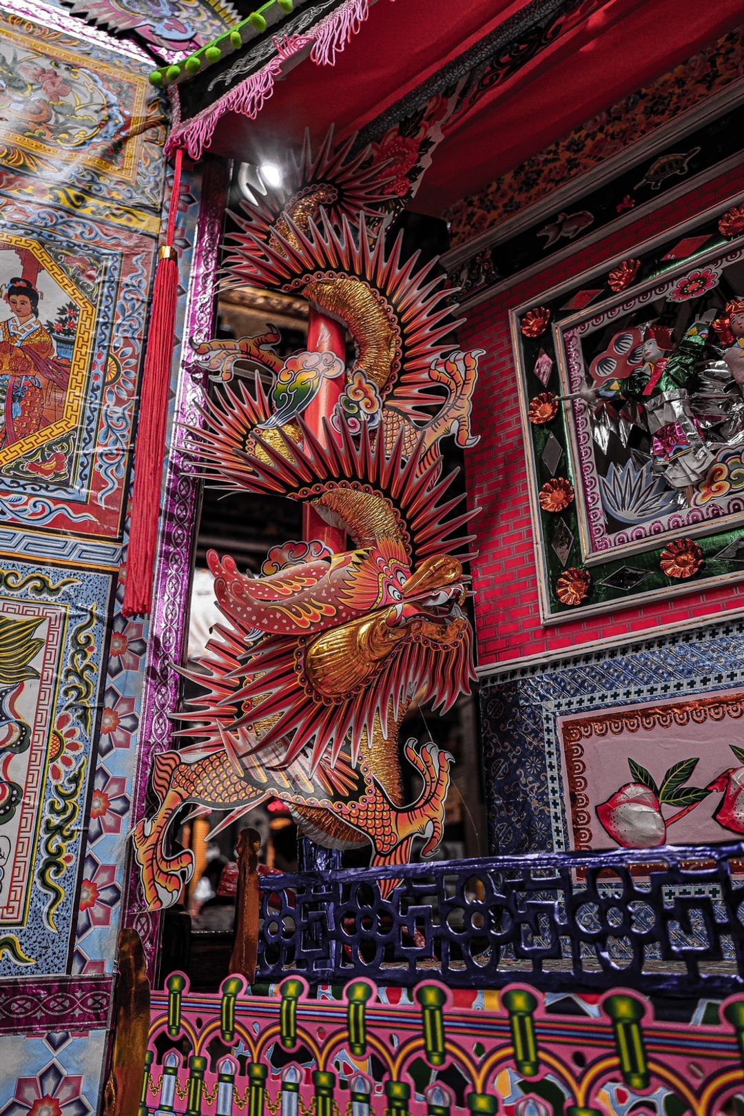 <p>太美了,再欣賞一張不同配色的金雕龍</p>