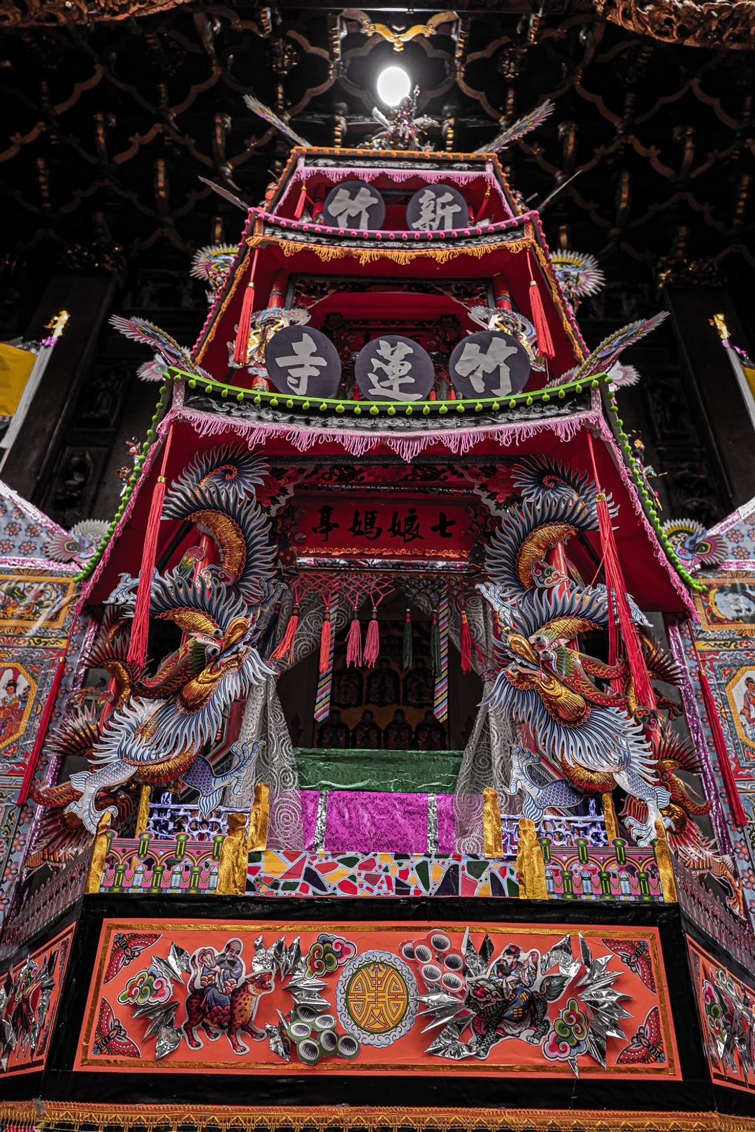 <p>高聳入雲的七娘媽亭</p>