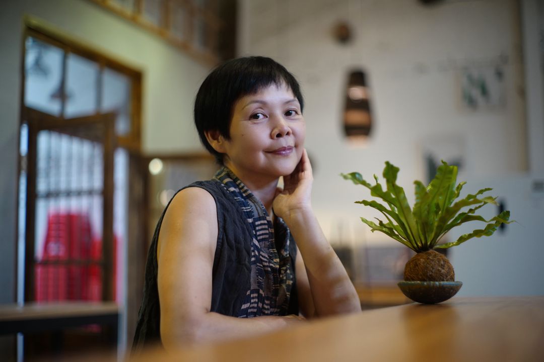 <p>新竹市美術協會榮譽理事長</p><p>現任台灣陶藝學會理事</p><p>台灣園藝福祉推廣協會新竹分會秘書長&園藝療癒師</p><p><span style="color: rgb(8, 8, 9);">江雨桐手作工坊主理人</span></p><p><br></p><p>國立台灣藝術大學工藝設計系畢</p>