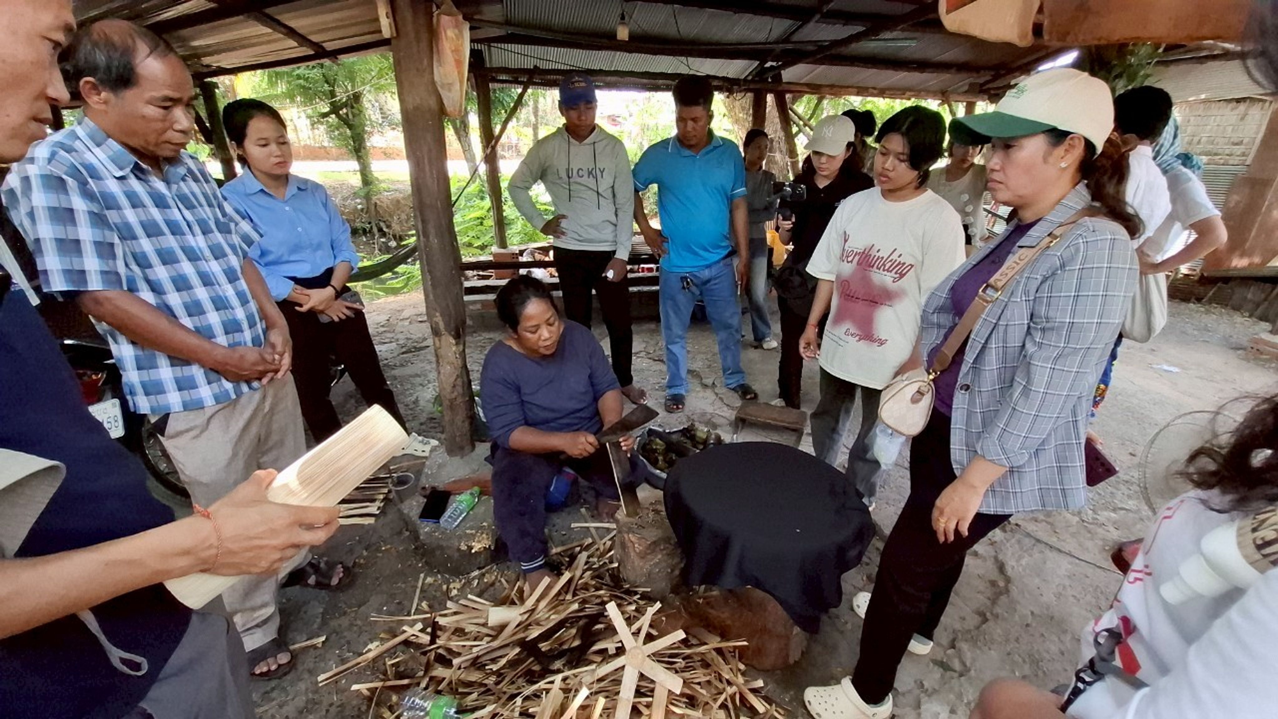 <p><strong>台灣青年與日本、柬埔寨農業專家,在活動期間,亦考察當地農業發展現況</strong></p>