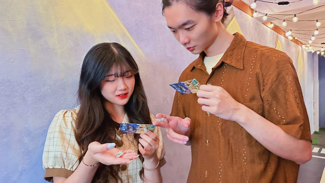 <p><span style="background-color: rgb(241, 245, 249); color: rgb(15, 23, 42);">本場體驗的核心目的在於透過</span><strong style="background-color: rgb(241, 245, 249); color: rgb(15, 23, 42);">沉浸互動遊戲</strong><span style="background-color: rgb(241, 245, 249); color: rgb(15, 23, 42);">，讓參與者能與共同告解孤單的陌生人進行自然社交。</span></p><p><span style="background-color: rgb(241, 245, 249); color: rgb(15, 23, 42);">在無壓力的互動劇場氛圍中，我們將一起建立信任與友誼，讓原本陌生的靈魂在三個小時的陪伴後，能找到屬於彼此的共鳴與慰藉。</span></p>