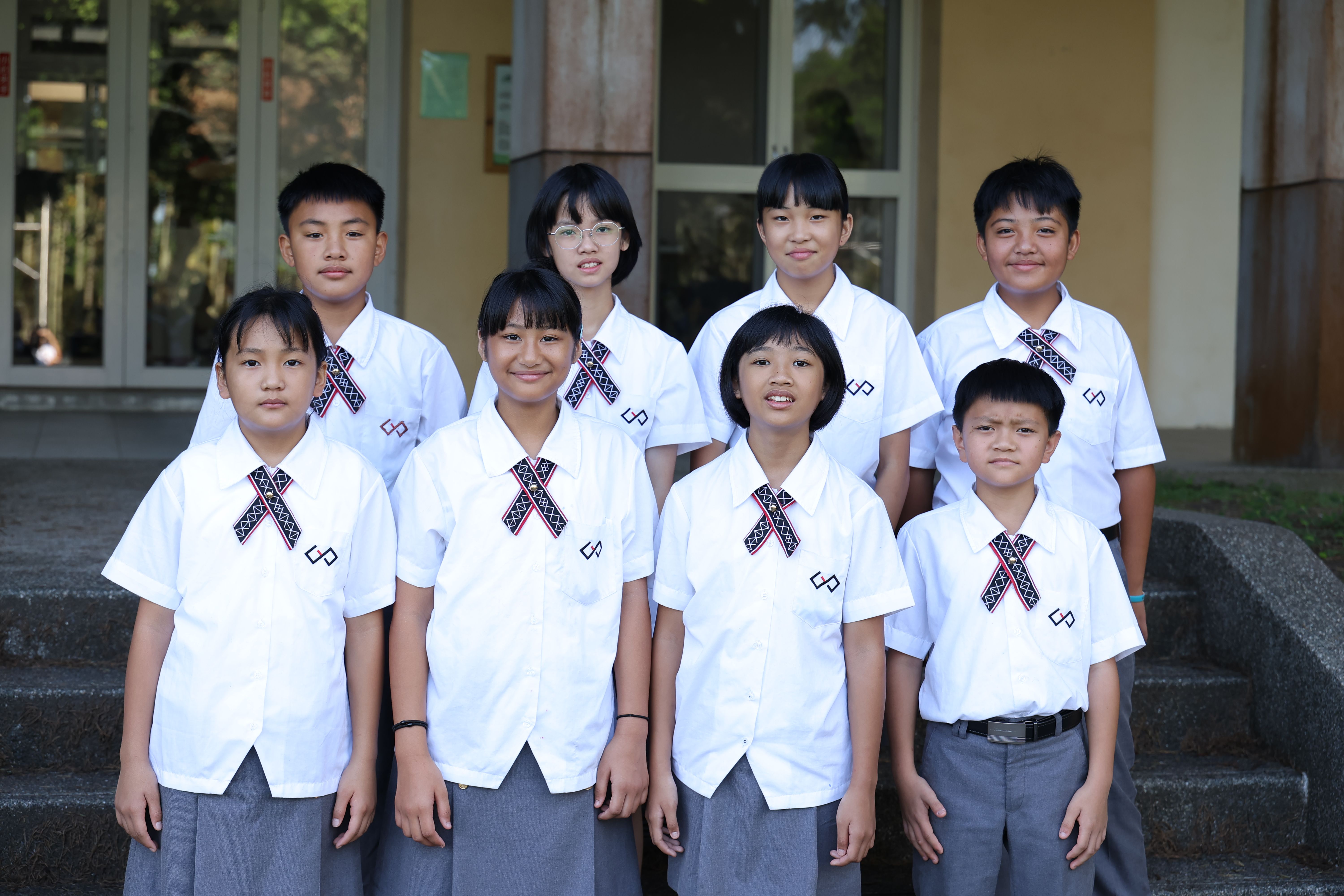 <p><strong>國小六年級</strong></p>