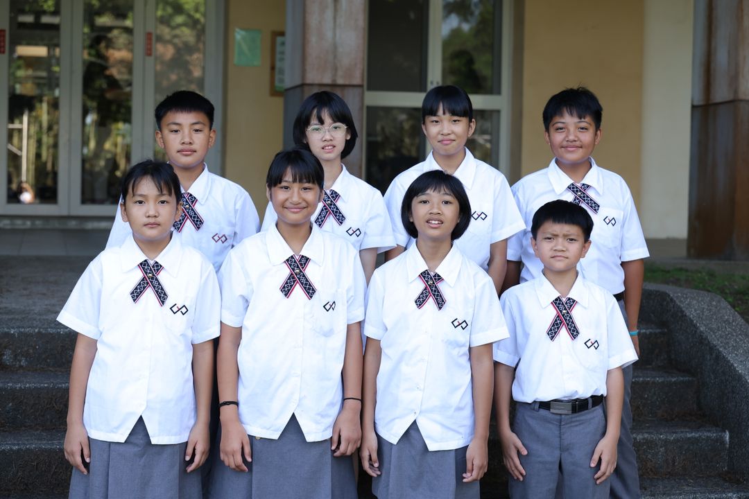 <p><strong>國小六年級</strong></p>