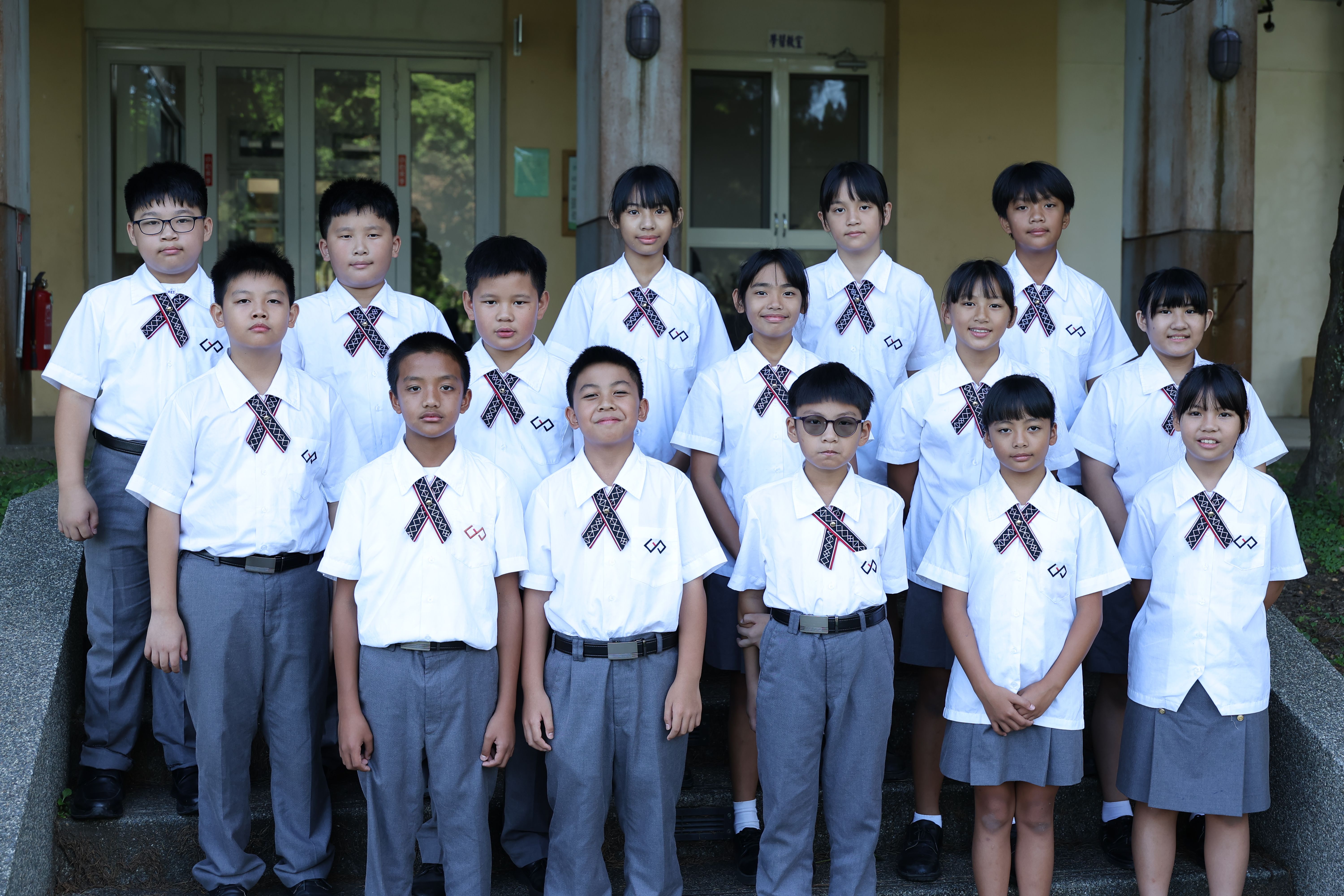 <p><strong>國小五年級</strong></p>